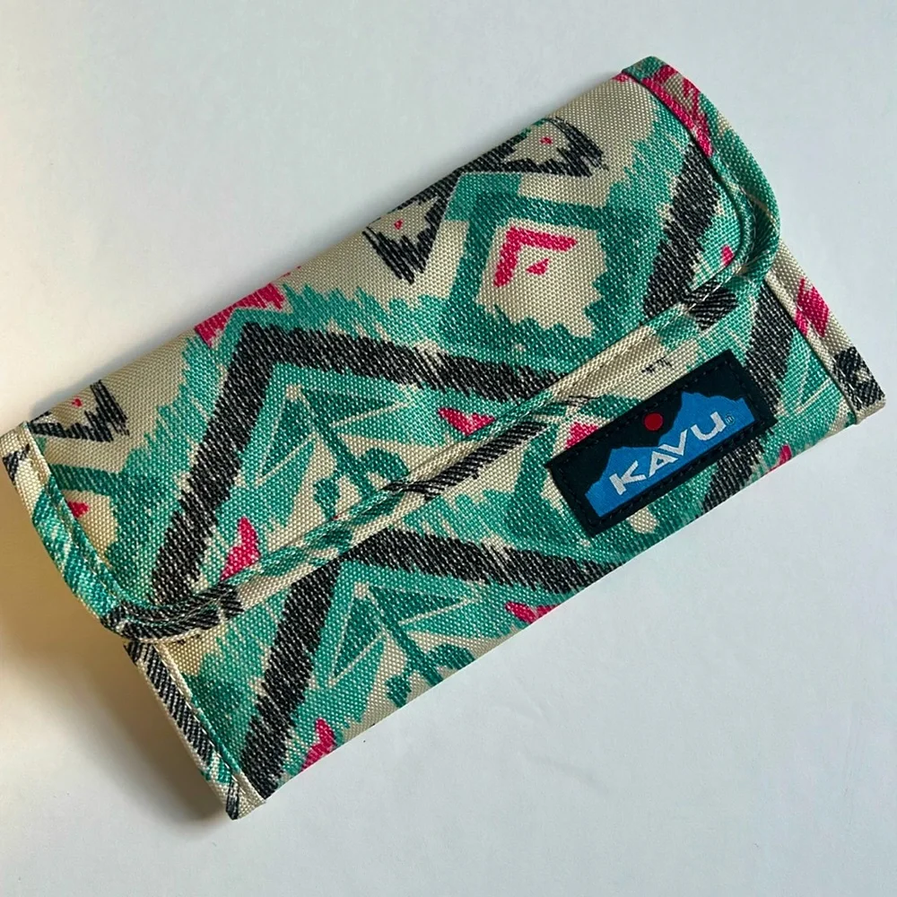 NWOT KAVU Big Spender Southwestern Print Wallet